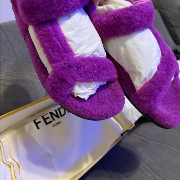 Fendi Shearling FF Fendi Feel Sandals Bouganville - Picture 5 of 10
